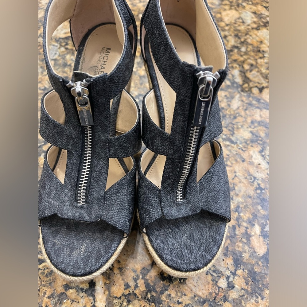 MK Michael Kors Womens Damita Wedge Sandals